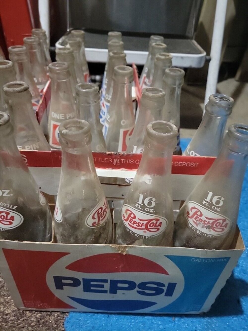 Pepsi 8 16oz Pint Return For Deposit Glass Swirl Bottles Cardboard Carrier Vtg
